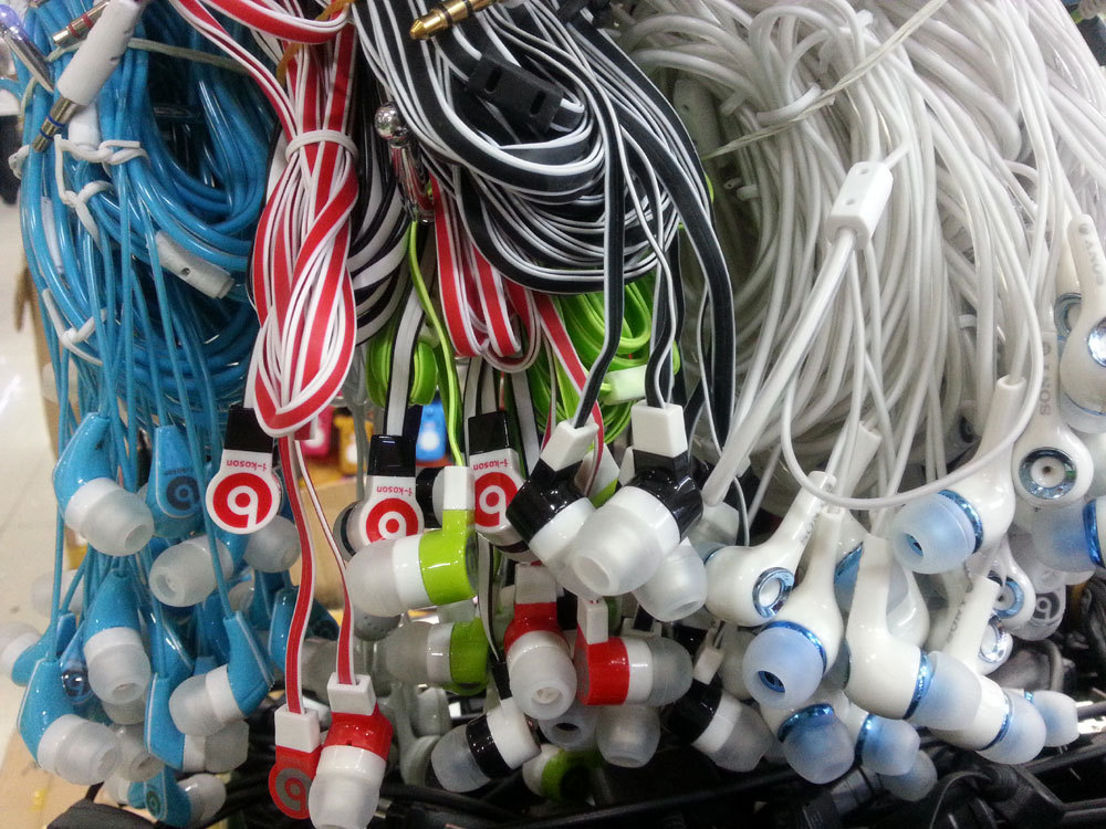 多彩立體通用高音質(zhì)耳機(jī) 手機(jī)聽(tīng)音新選擇，廣州超品通信器材一覽